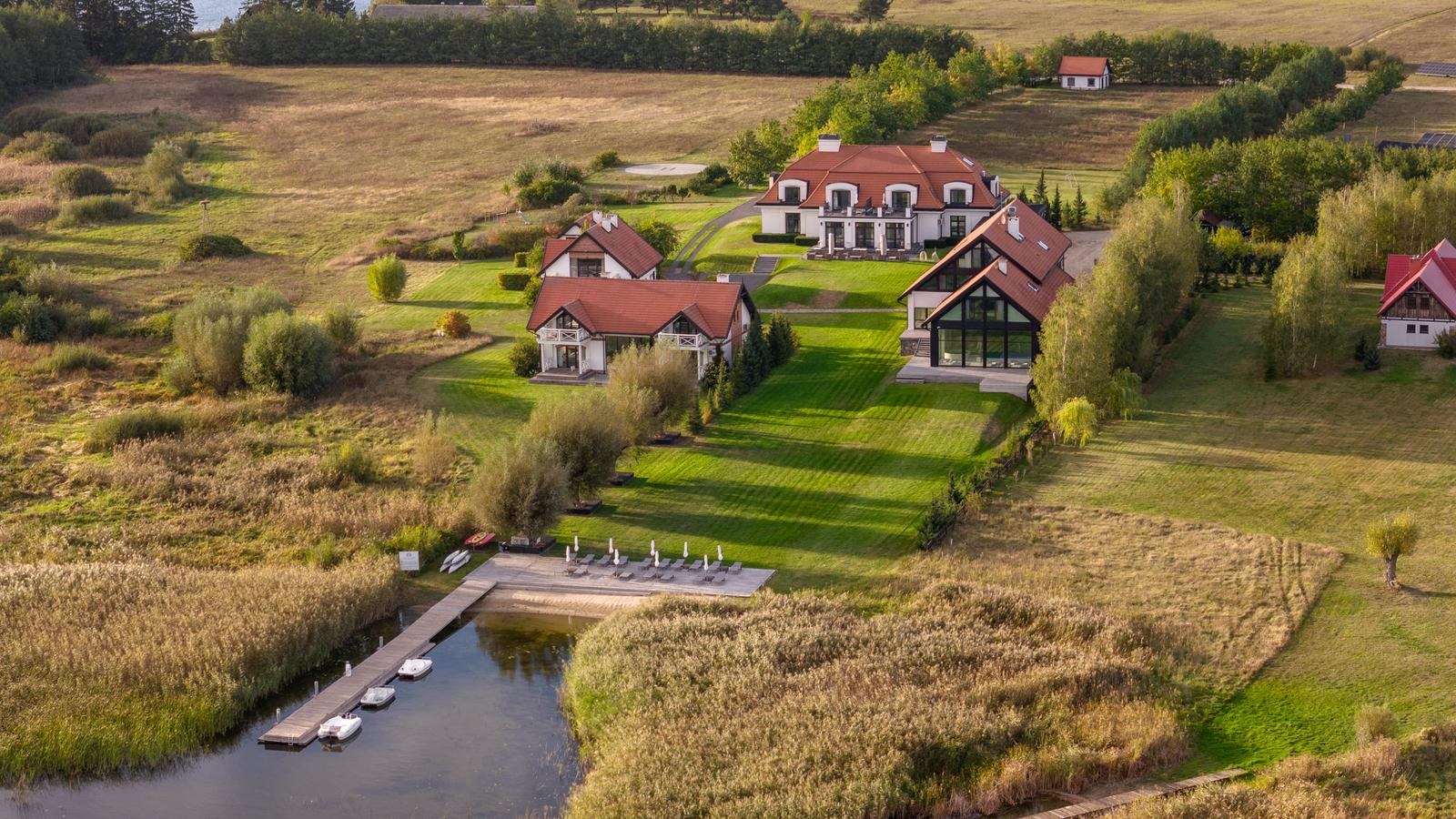 Lakeside estate in Mazury